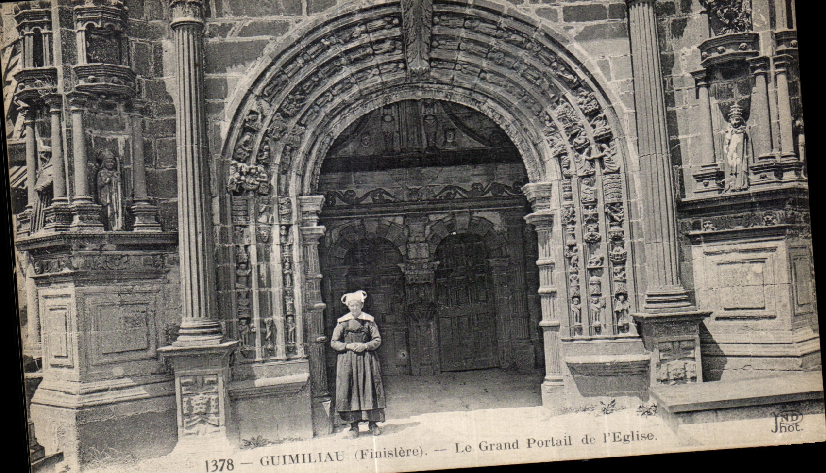 Guimiliau (Finistère) — Le Grand Portail de l'Église — JND Phot.