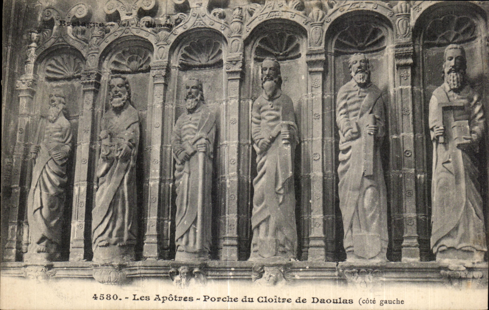 CPA Les Apotres Porche du Cloitre de Daoulas