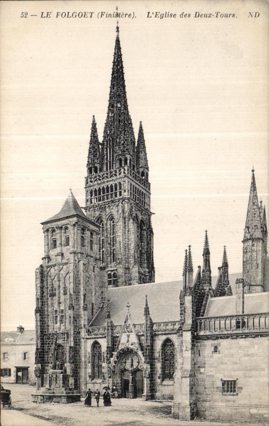 CPA Le Folgoet (Finistere) L Eglise des Deux Tours