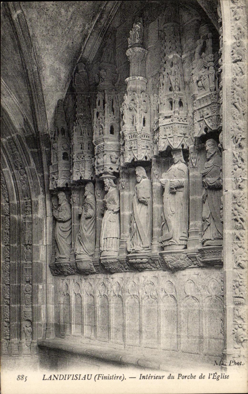 CPA Landivisiau (Finistere) Interieur du Porche de I Eglise