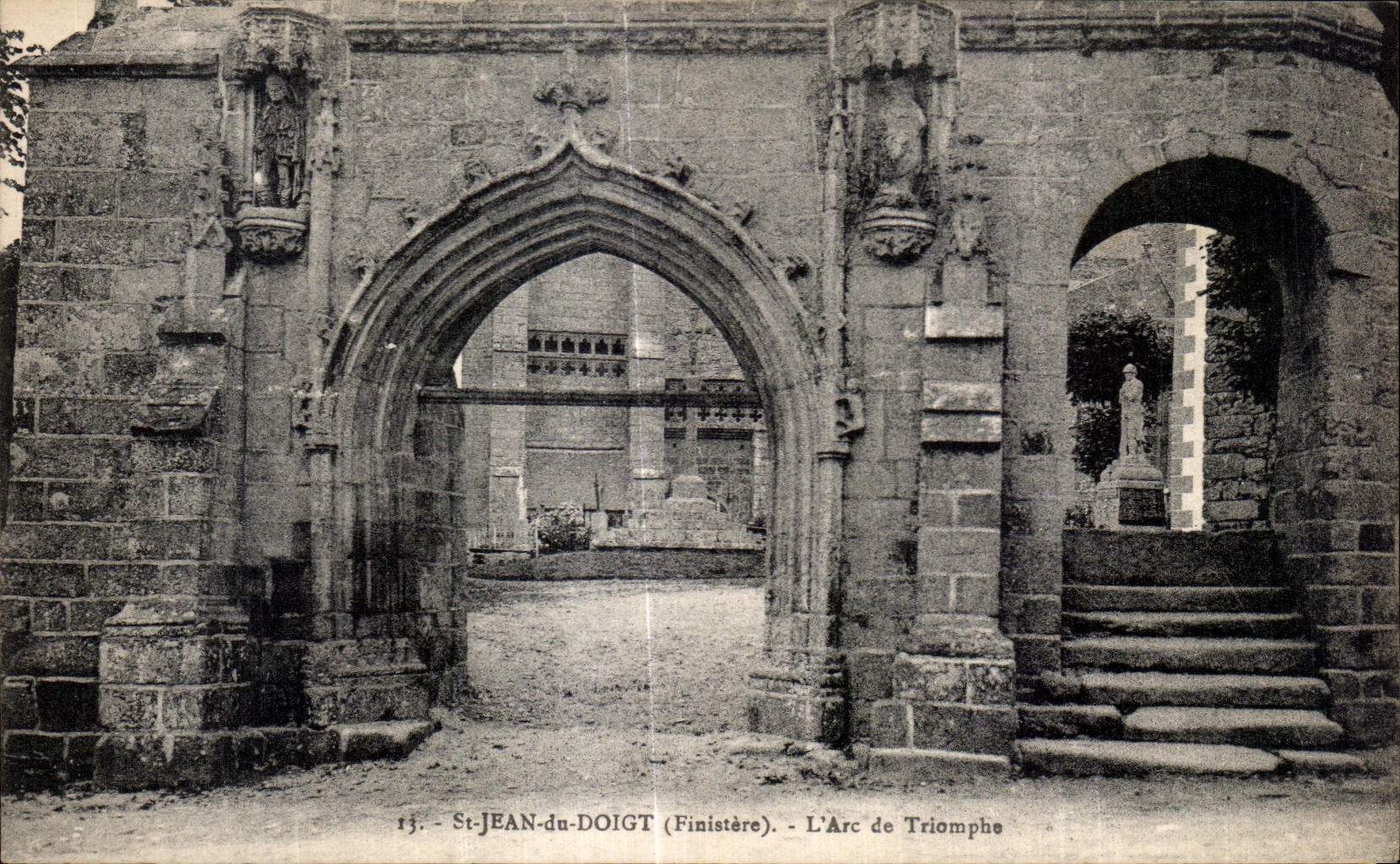 CPA St Jean du Doigt (Finistere) L Arc de Triomphe