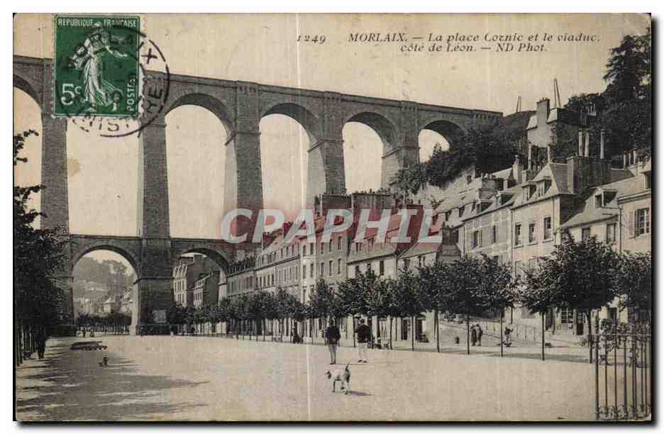 CPA Morlaix La place Cornic et le viaduc cote de Leon