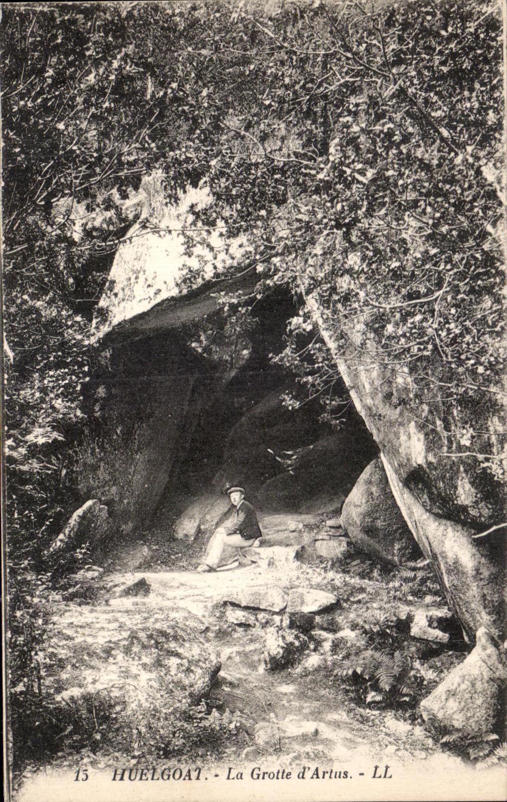 CPA Huelgoat La Grotte d Artus