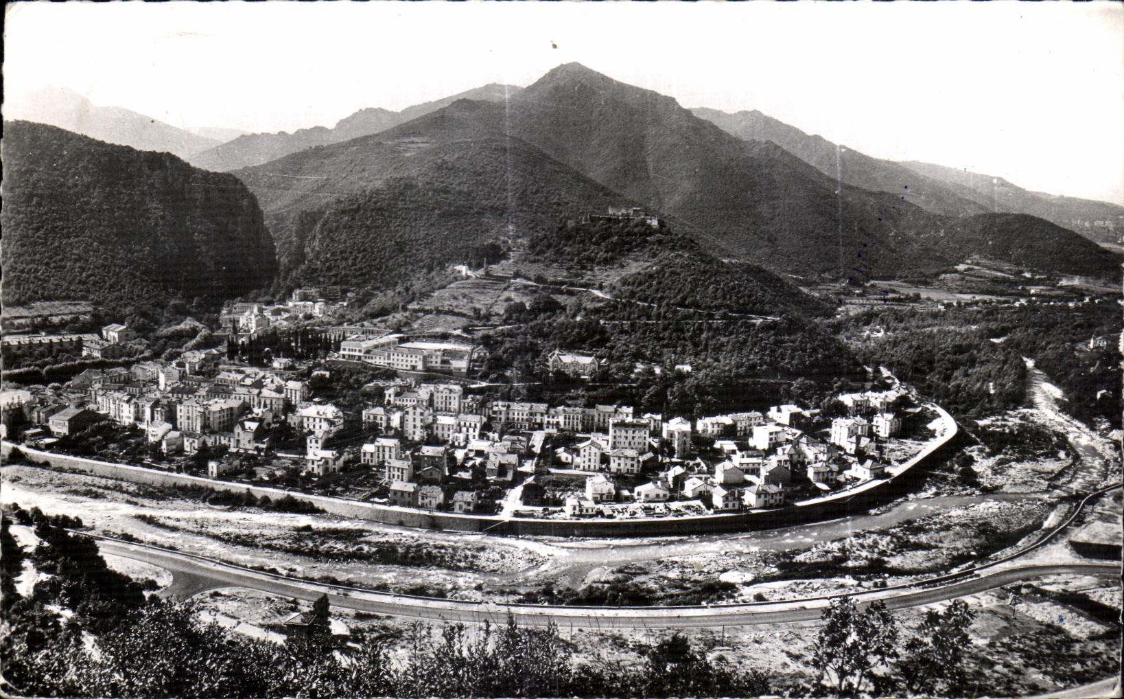 CPA Amelie les Bains Perle des Pyrenees Vue generale et le Tech