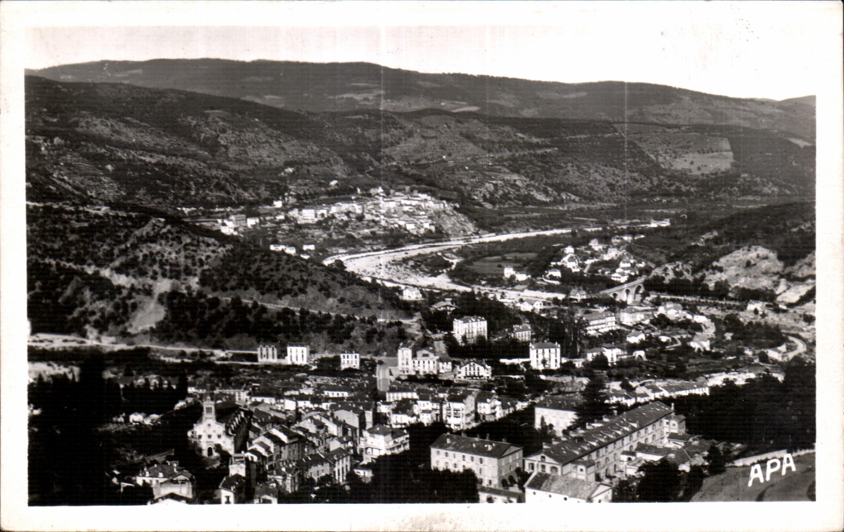CPA Amelie les Bains Au premier plan I Hopital militaire et au fond le Village de Plalda