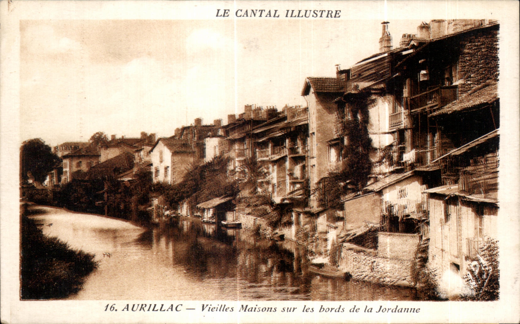 CPA Aurillac Vieilles Maisons sur les bords de la Jordanne