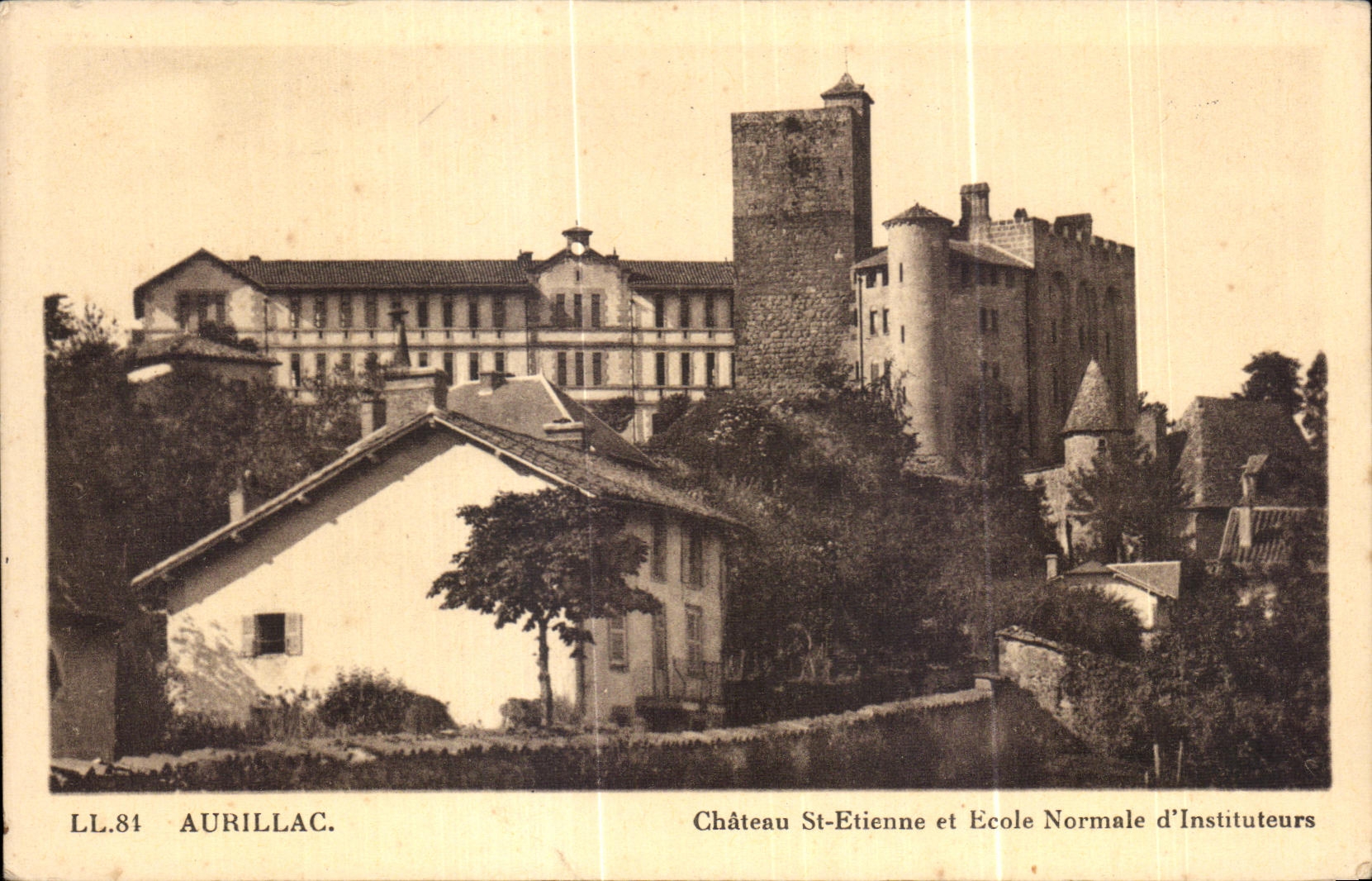 CPA Aurillac Chateau St Etienne et Ecole Normale d Instituteurs