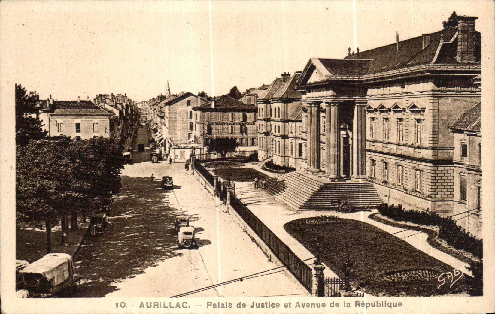 CPA Aurillac Palais de Justice et Avenue de la Republique