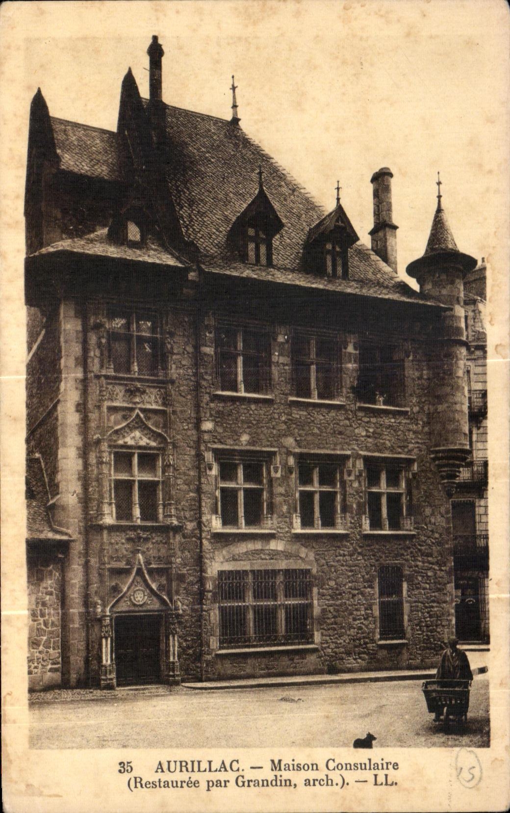 Aurillac — Maison Consulaire — Restaurée par Grandin, arch. — LL. n°35