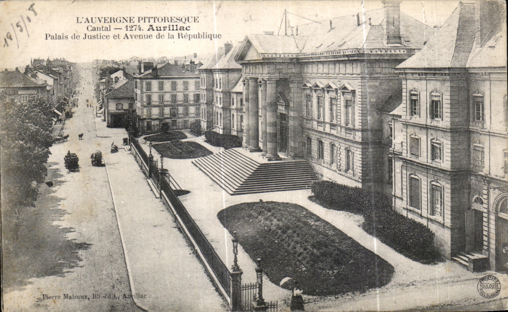 CPA L Auvergne Pittoresque Cantal Aurillac Palais de Justice et Avenue de la Republique