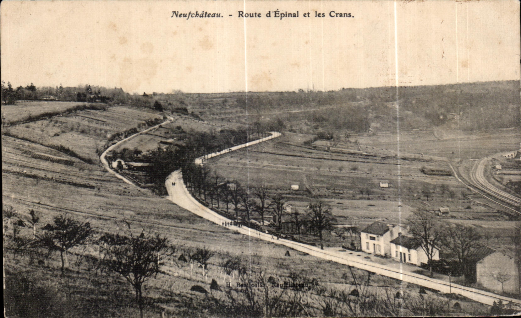 CPA Neufchateau Route d Epinal et les Crans