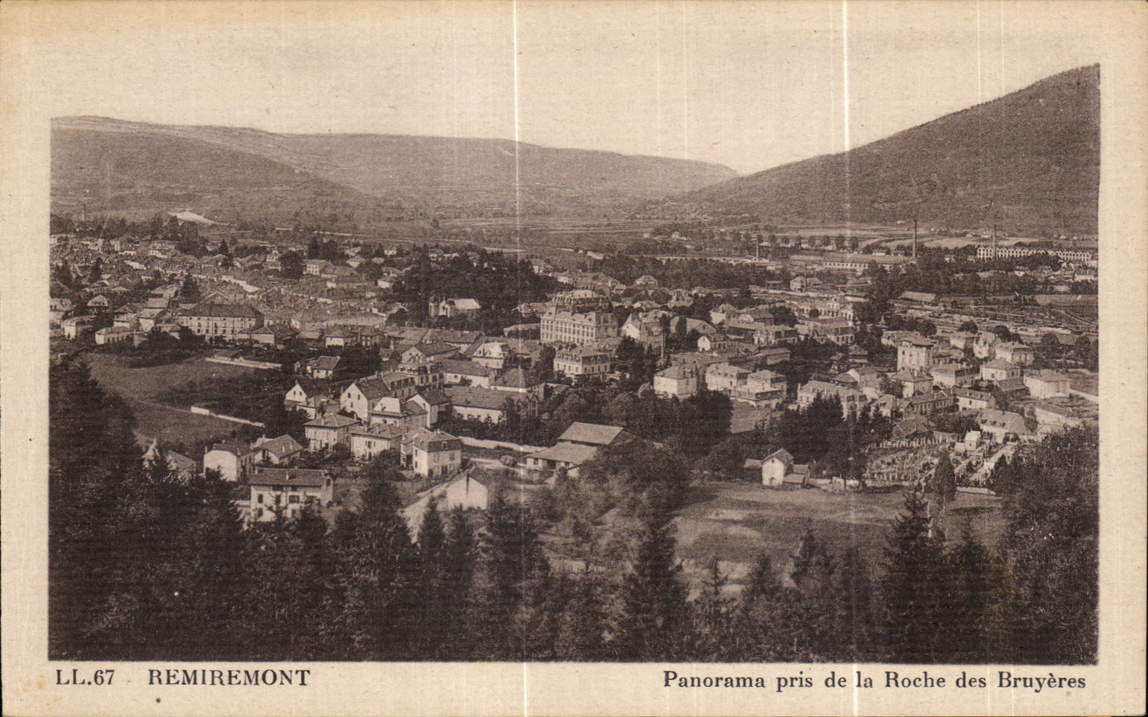 CPA Remiremont Panorama pris de la Roche des Bruyeres