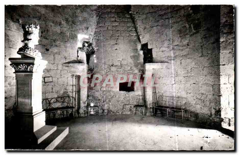 Intérieur de la cité cachée de Dourdan — Stèle Saint-Louis — Photo B. Boullay