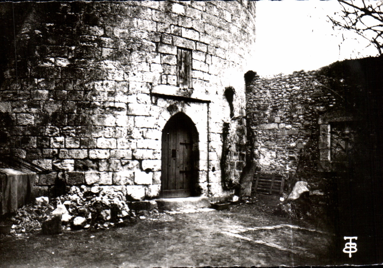 CPA Dourdan Le Chateau debut XIII Entree du Donjon