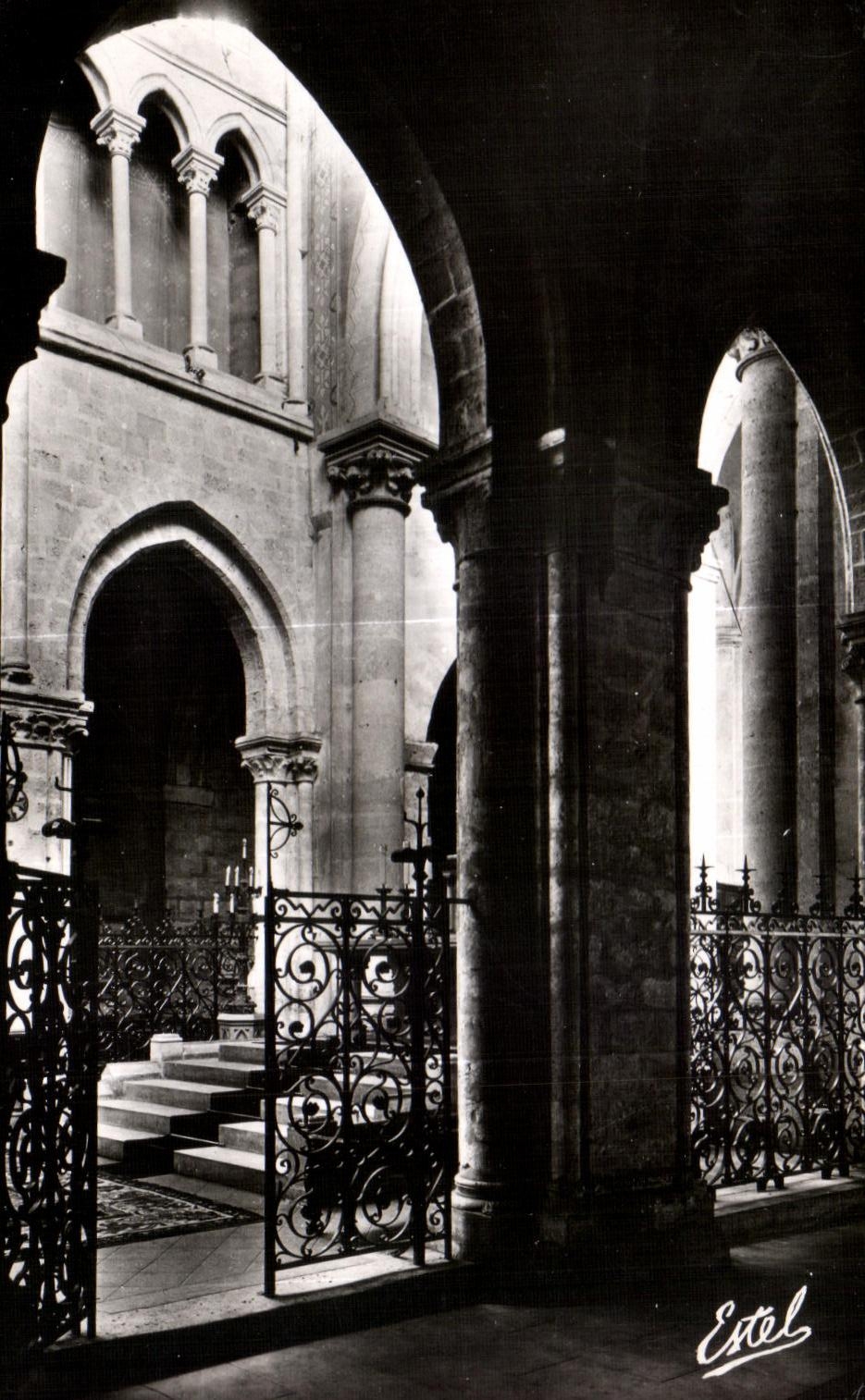 CPA Eglise Saint Germain De Dourdan Vue sur le Choeur 