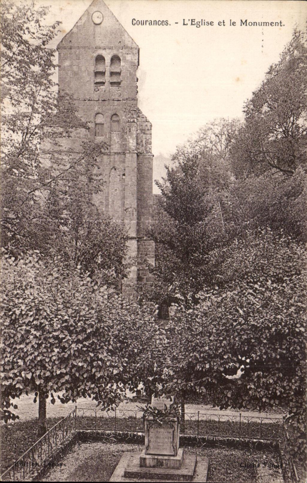 CPA Courances L Eglise et le Monument