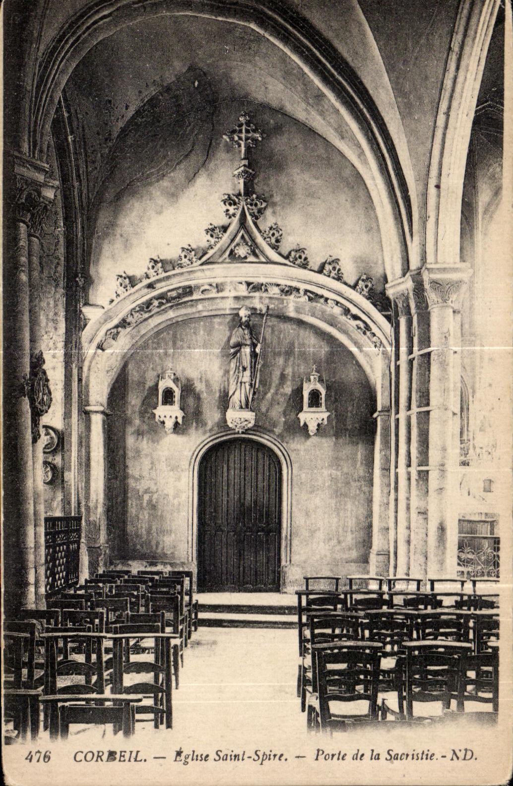 CPA Corbeil Eglise Saint Spire Porte de la Sacristie