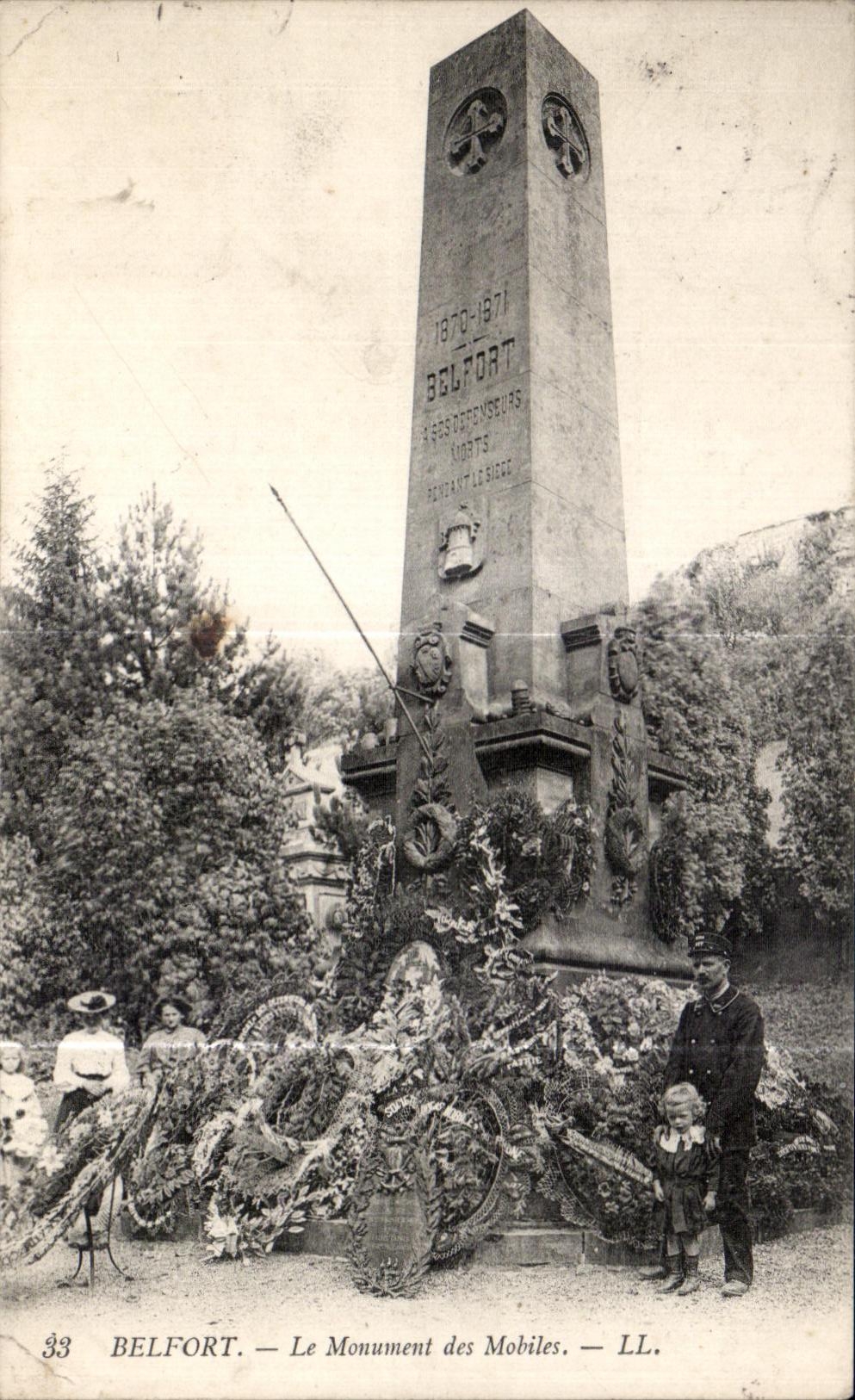 CPA Belfort Le Monument des Mobiles Militaria Enfant 