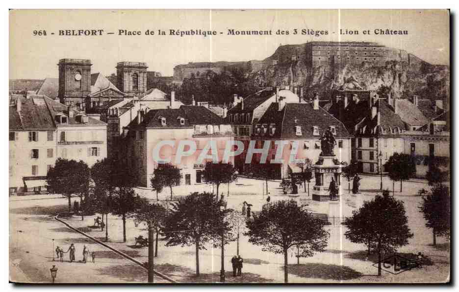 CPA Belfort Place de la Republique Monument des 3 Steges Lion et Chateau