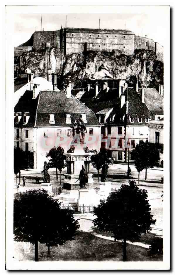 CPA Belfort Le Monument des Trois Sieges et le Chateau