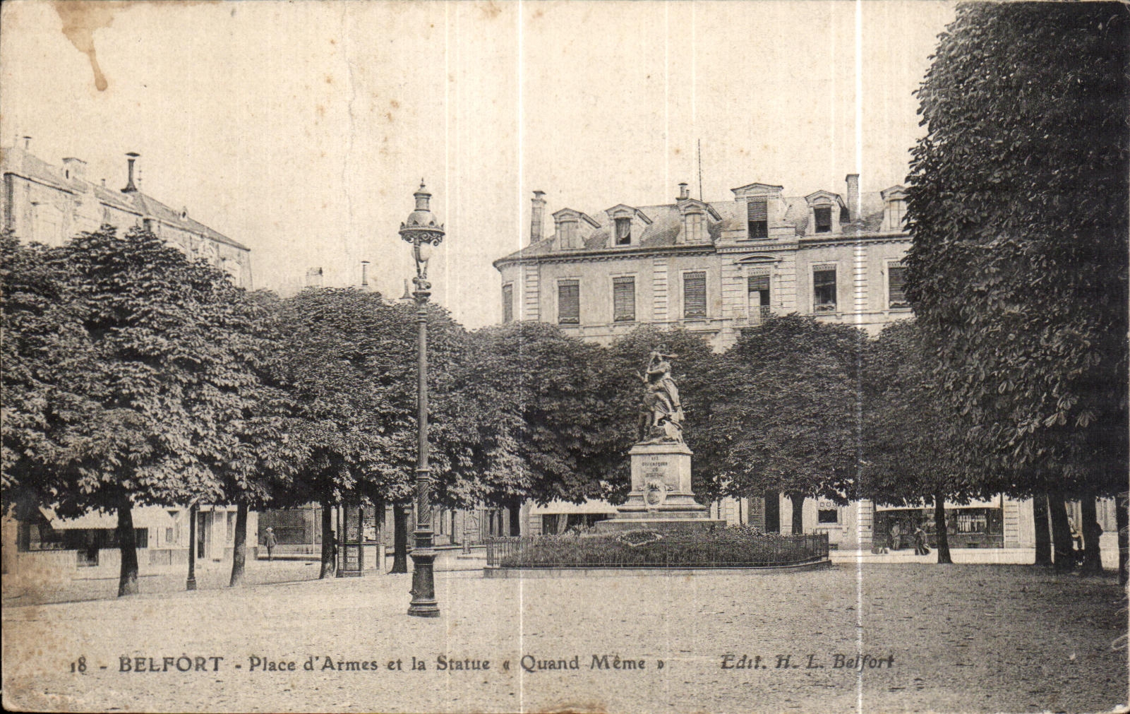 CPA Belfort Place d Armes et la Statue a Quand Meme