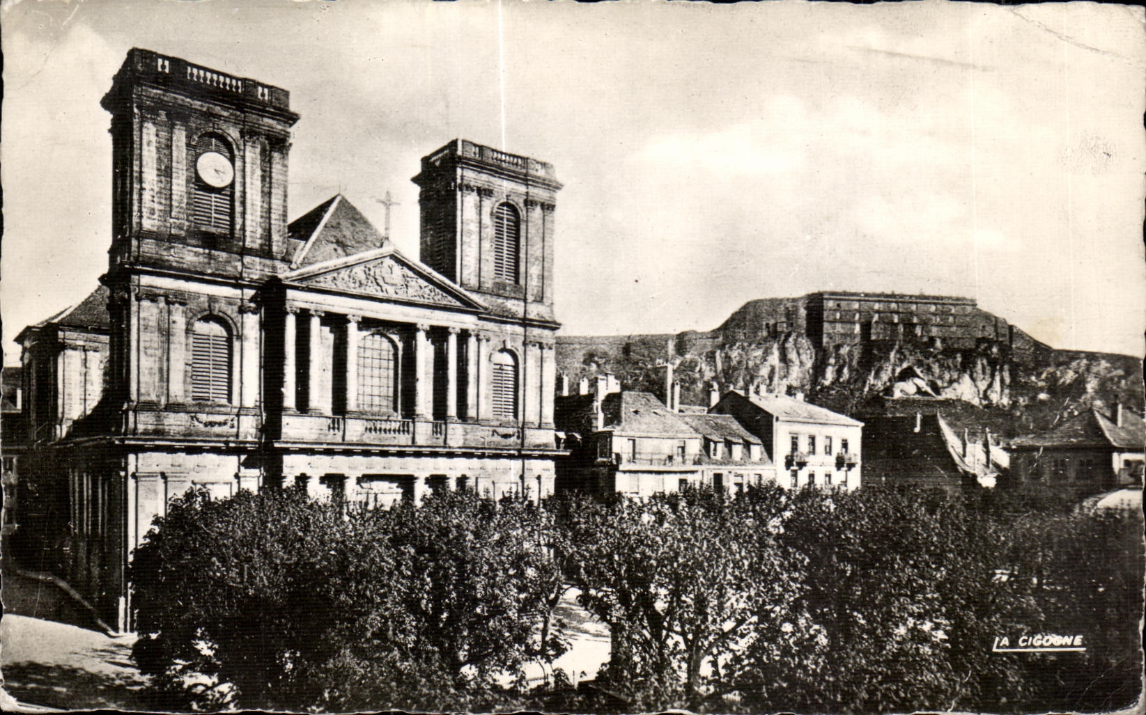Belfort — Église Saint-Christophe (XVIIe siècle) et le Château — La Cigogne
