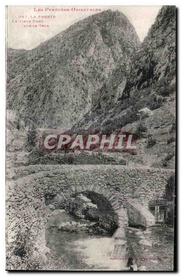 CPA Les Pyrenees Orientales La Preste Le vieux Pont Sur le Tech