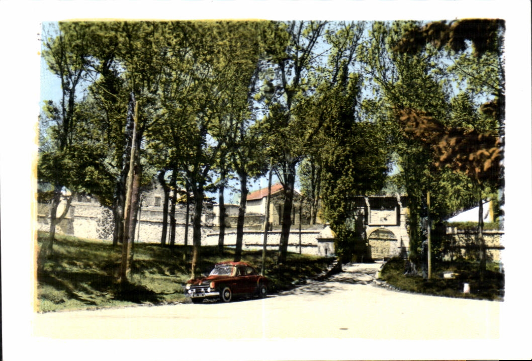 CPA Mont Louis Porte de France