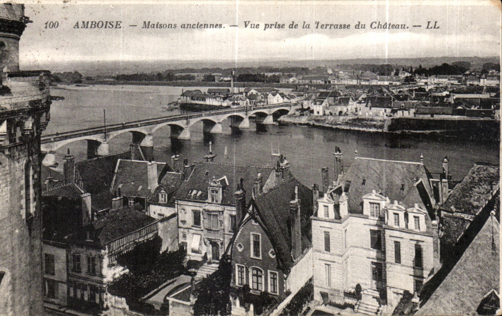 CPA Amboise Maisons anciennes Vue prise de la Terrasse du Chateau