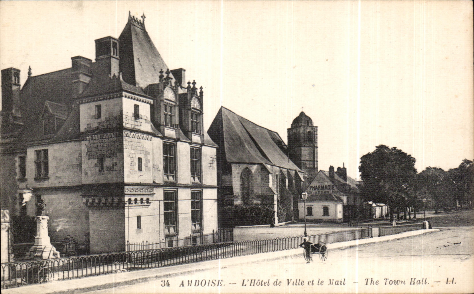 CPA Amboise L Hotel de Ville et le Mail