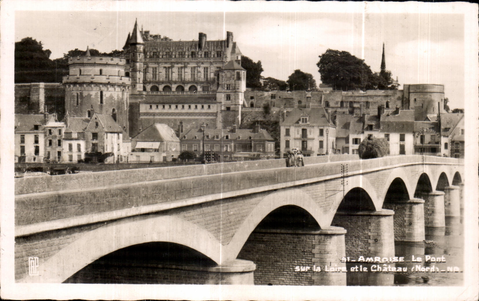 CPA Amboise Le Pont sur Loire et le Chateau 