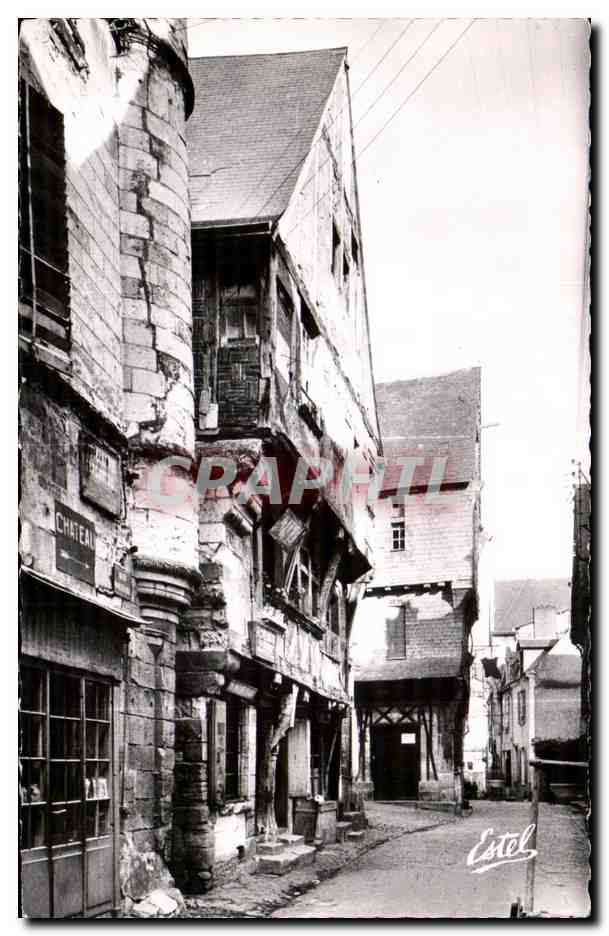 CPA Chinon Vieiles Maisons rue Voltaire OLd Houses Street