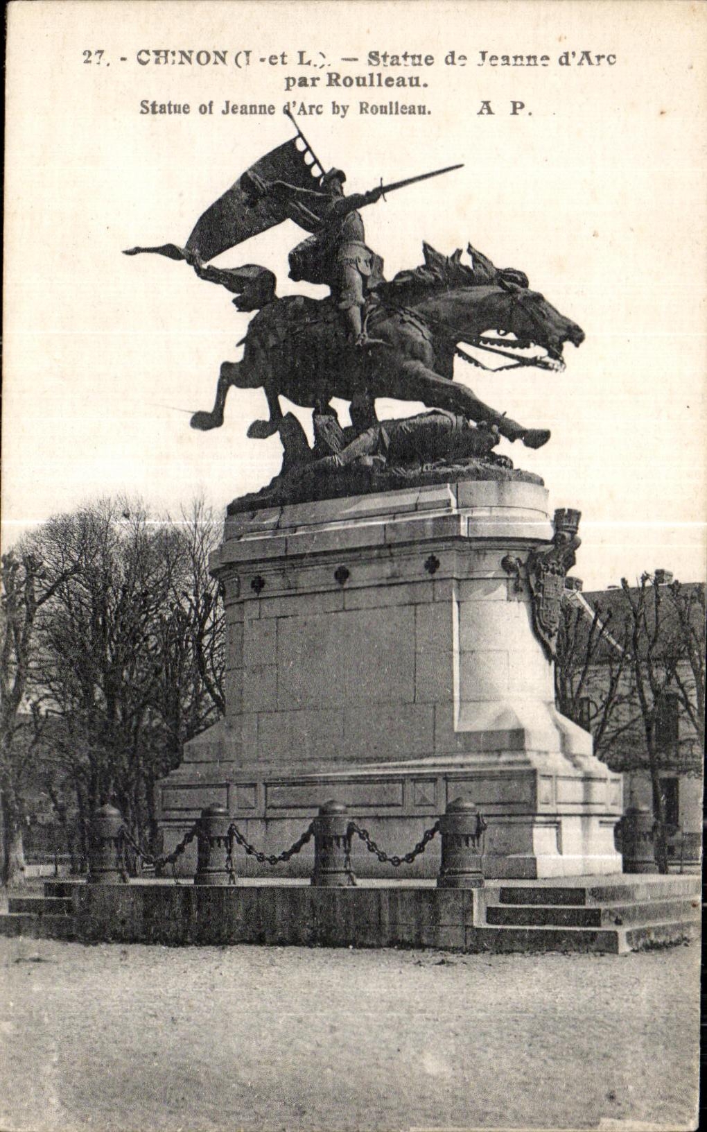 CPA Chinon Statue de Jeanne d Arc Par Roulleau