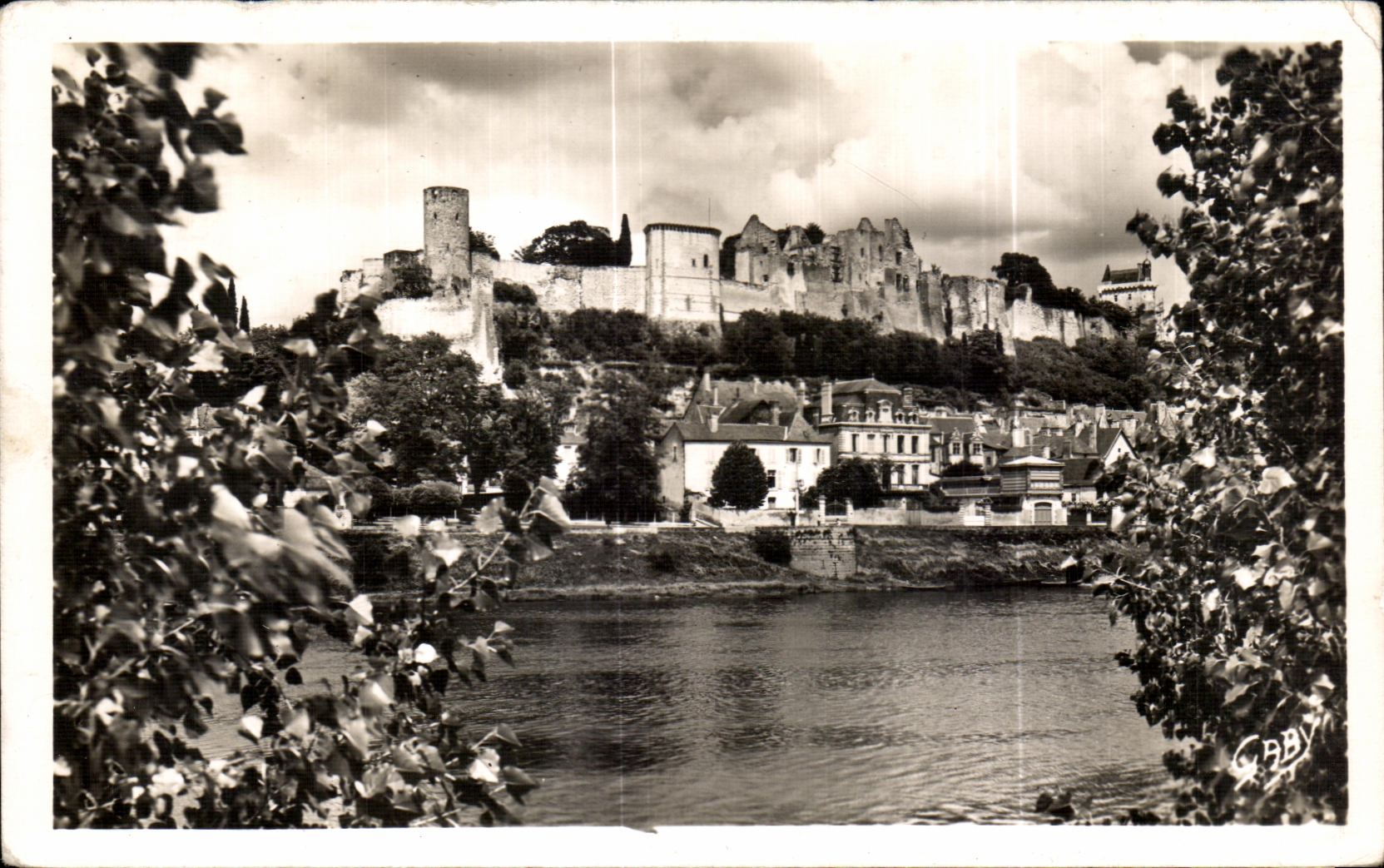 CPA Chinon Ruines Du Chateau La Vienne