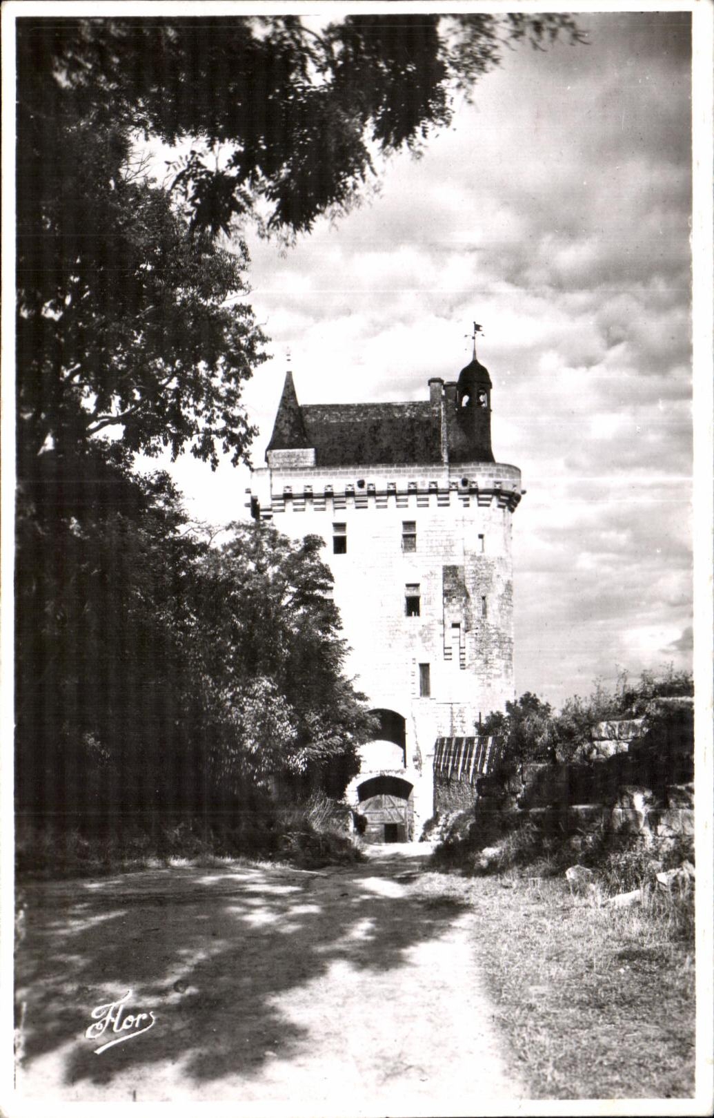 CPA Chinon La Tour de I Horloge