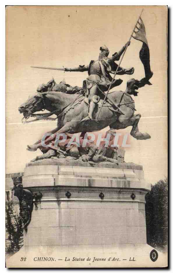 CPA Chinon La Statue de Jeanne d Arc