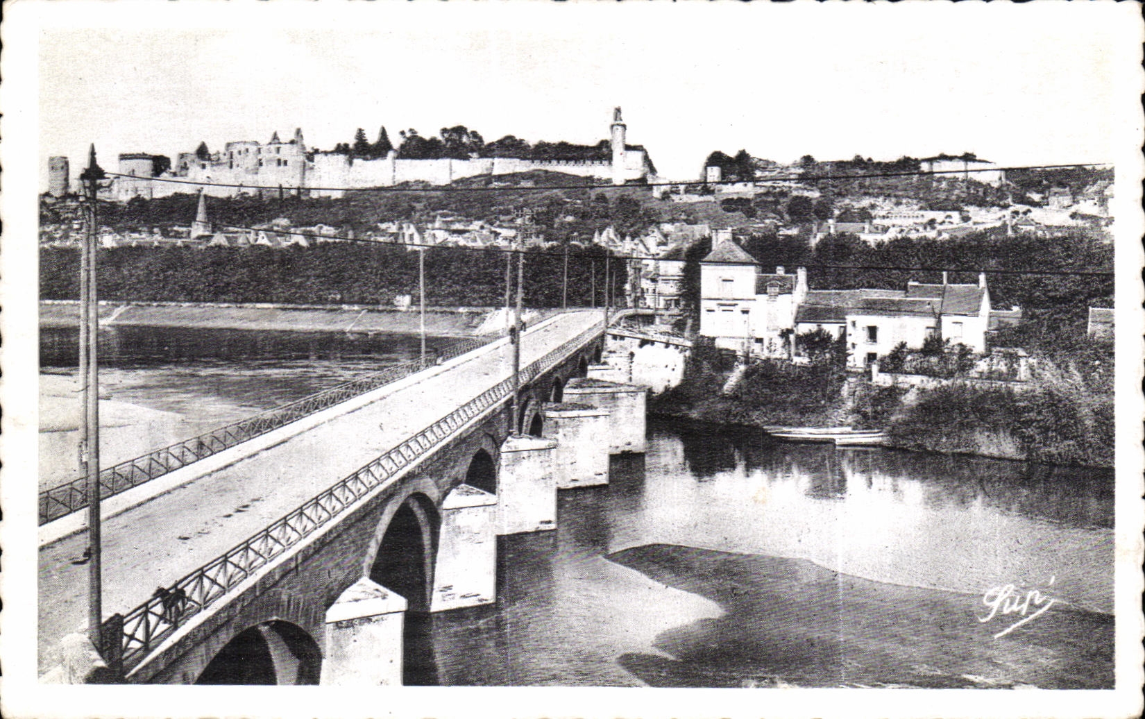 CPA Chinon Le Pont sur la Vienne et le Chateau Ce Chateau Construit a la fin du 