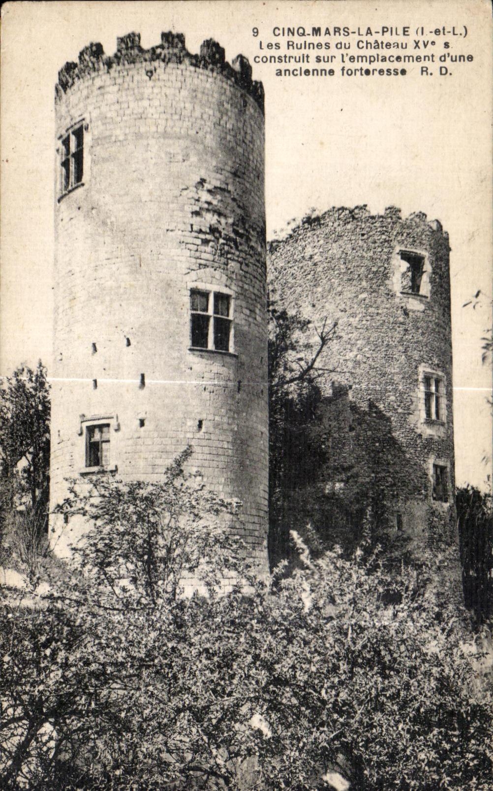 CPA Cinq Mars La PIle Les Ruines du Chateau 