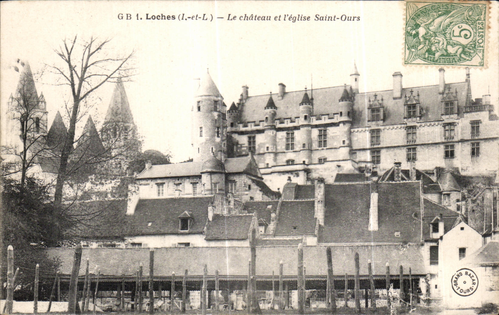 CPA Loches Le chateau et I eglise Saint Ours