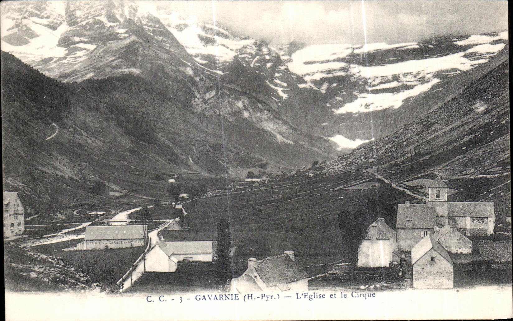Gavarnie (H.-Pyr.) — L'Église et le Cirque — C.C. - 3
