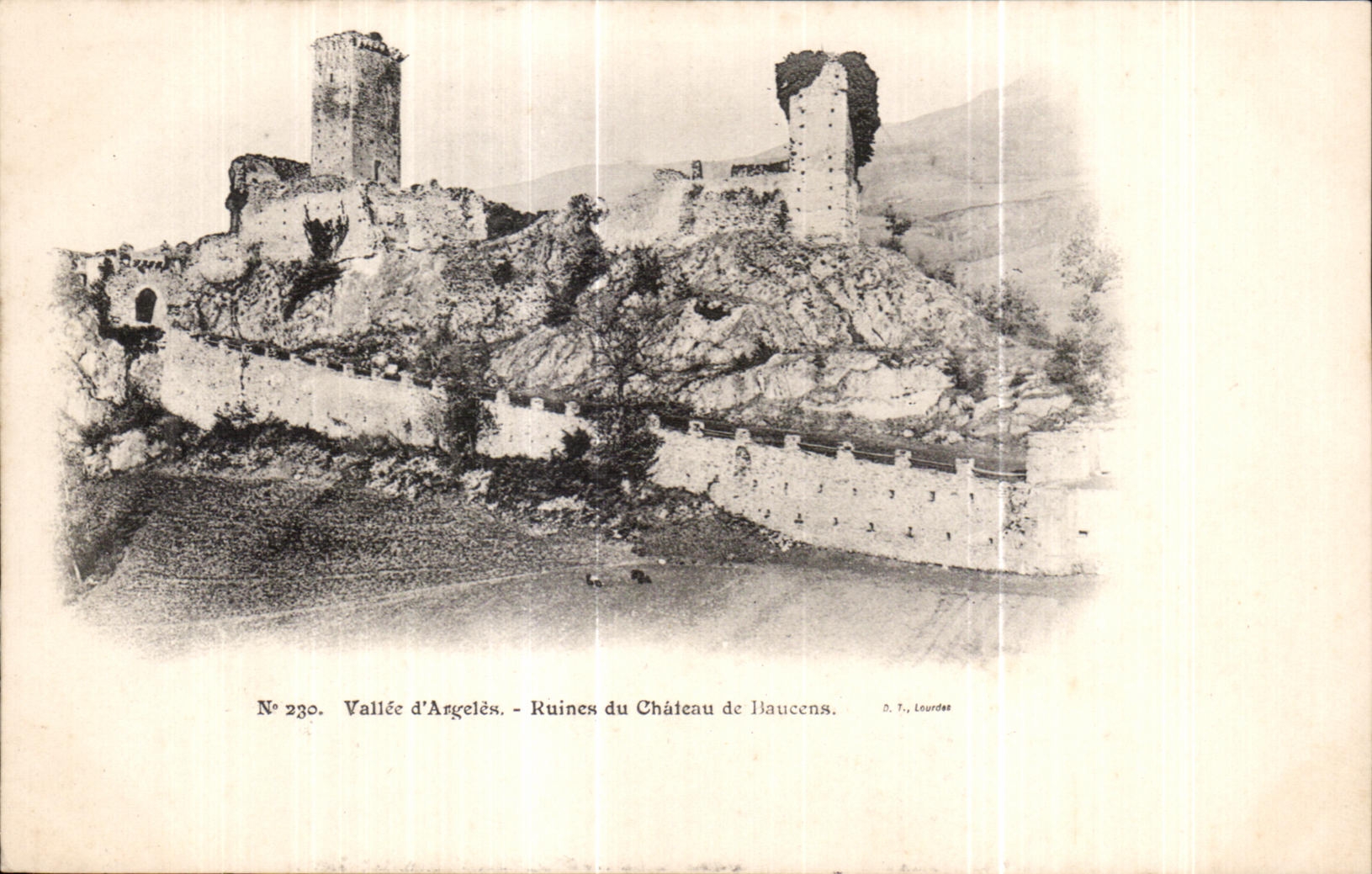 CPA Vallee d Argeles Ruines du Chateau de Baucens 