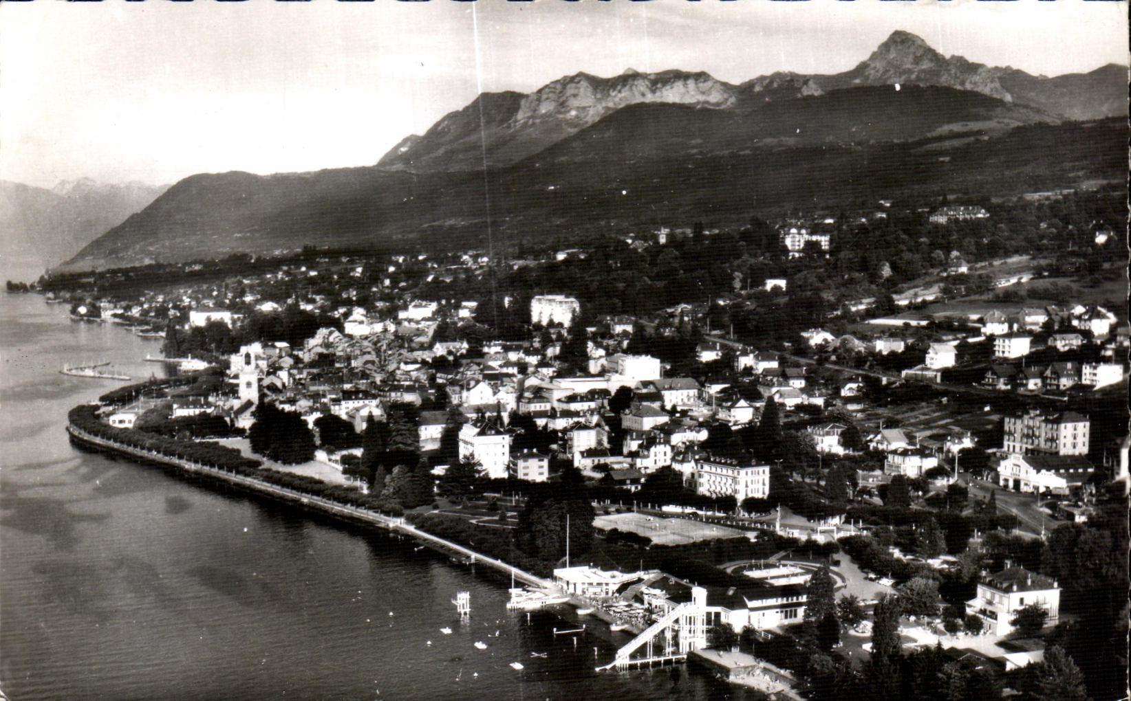 CPA Evian Les Bains Vue Generale Aerienne