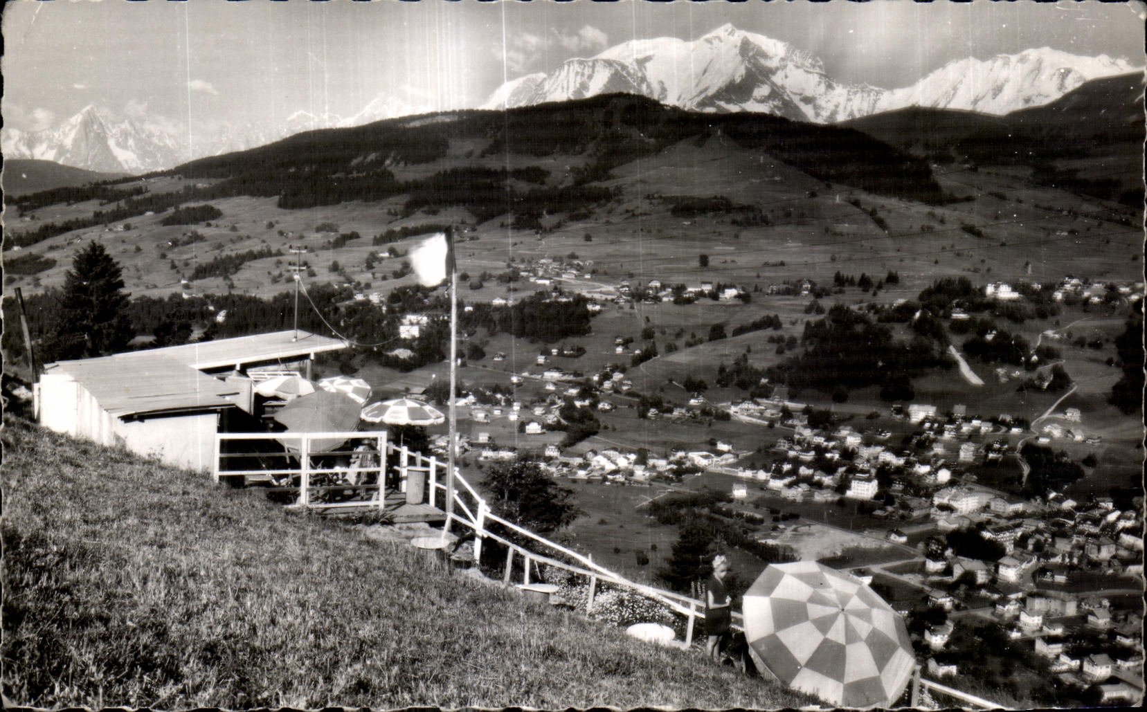 CPA Megeve L Ensoleillee et le Massif du Mont Blanc