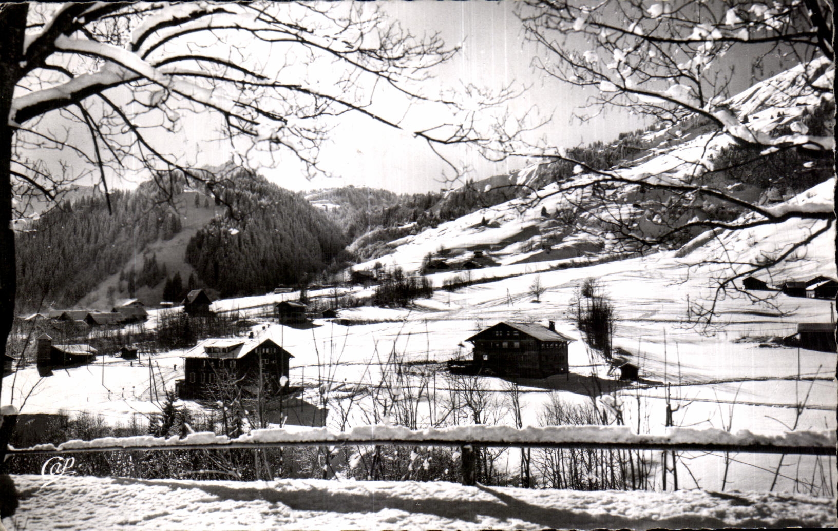 Les Contamines (1166 m.) — Les Chalets du Mont-Blanc "Renaitre" et Montjoie — C.A.P. Paris