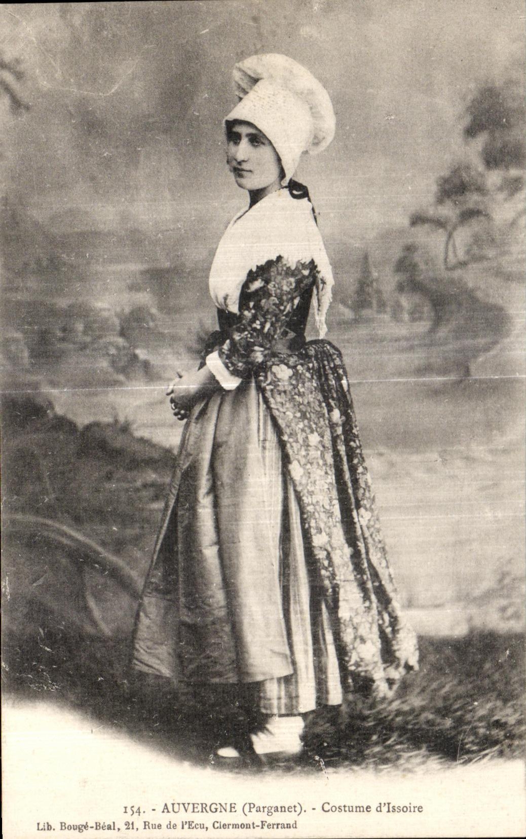 Auvergne (Parganet) — Costume d’Issoire — Lib. Bougé-Béal, 21 Rue de l’Ecu, Clermont-Ferrand