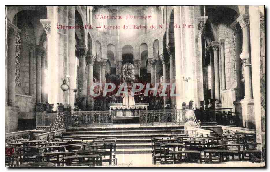 CPA L Auvergne Clermont Ferrand Crypte de l eglise de Nd du port 