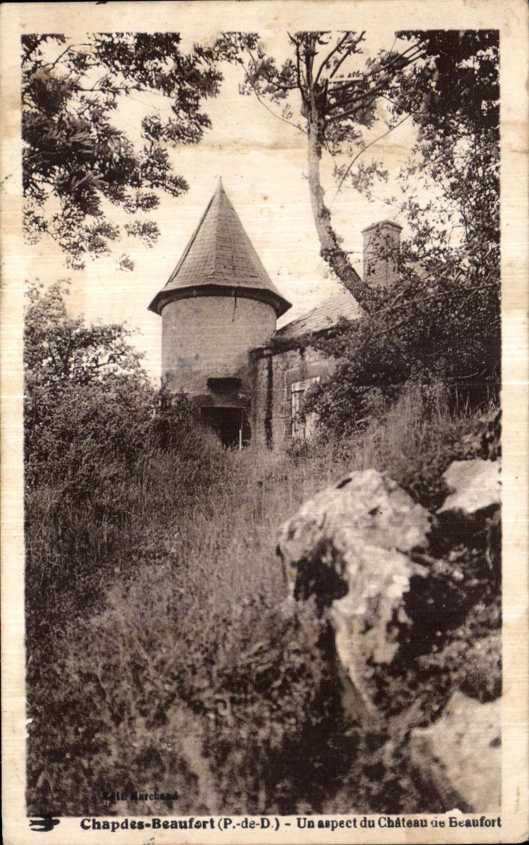 CPA Chapdes Beaufort Un aspect du Chateau de Beaufort