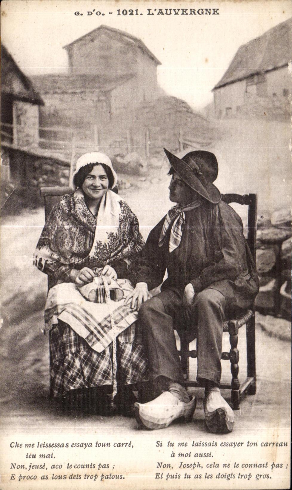 Deux personnes en costume traditionnel — L'Auvergne — G. D'O. - 1021