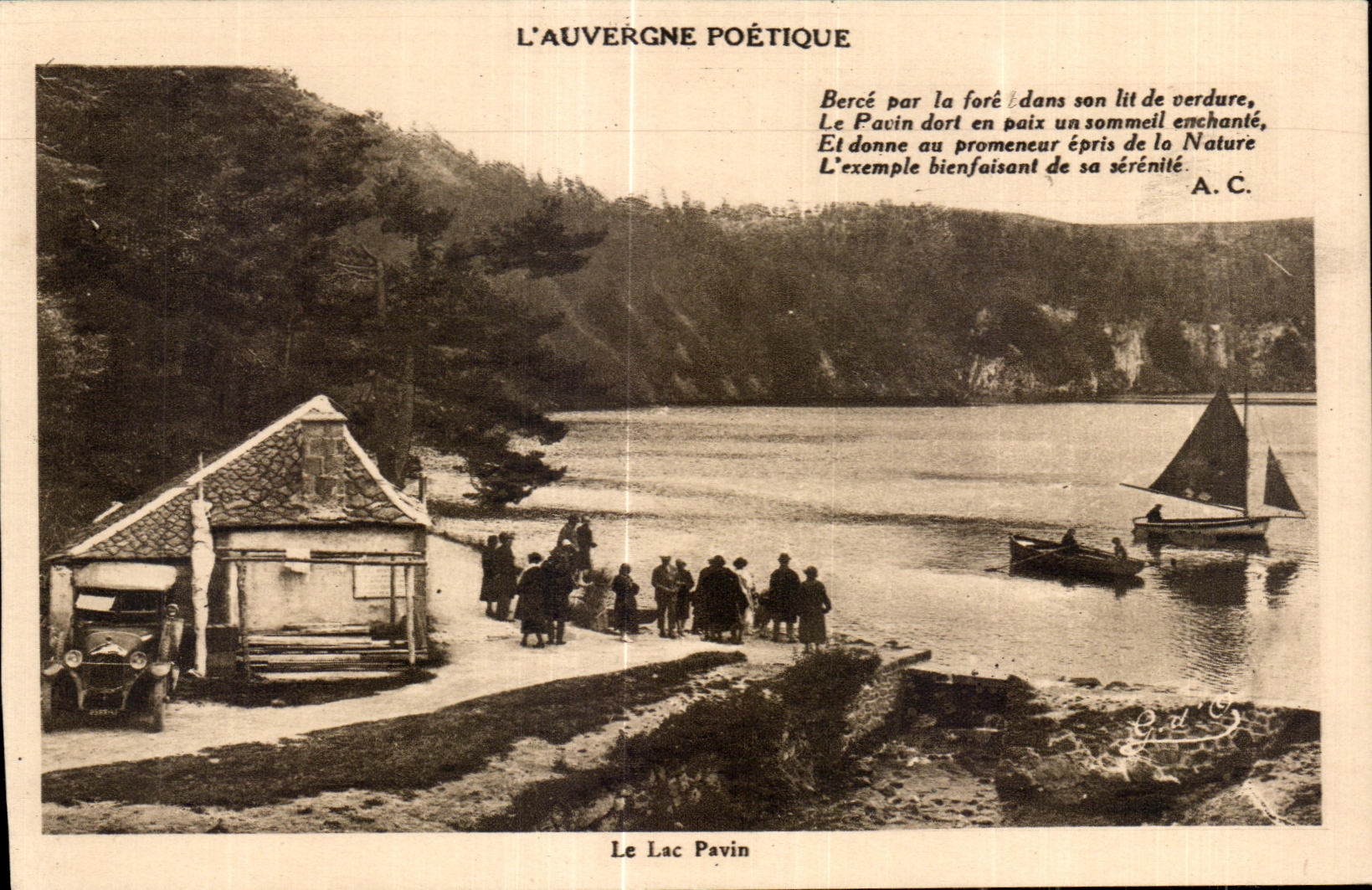 CPA L Auvergne Poetique Le lac Pavin 