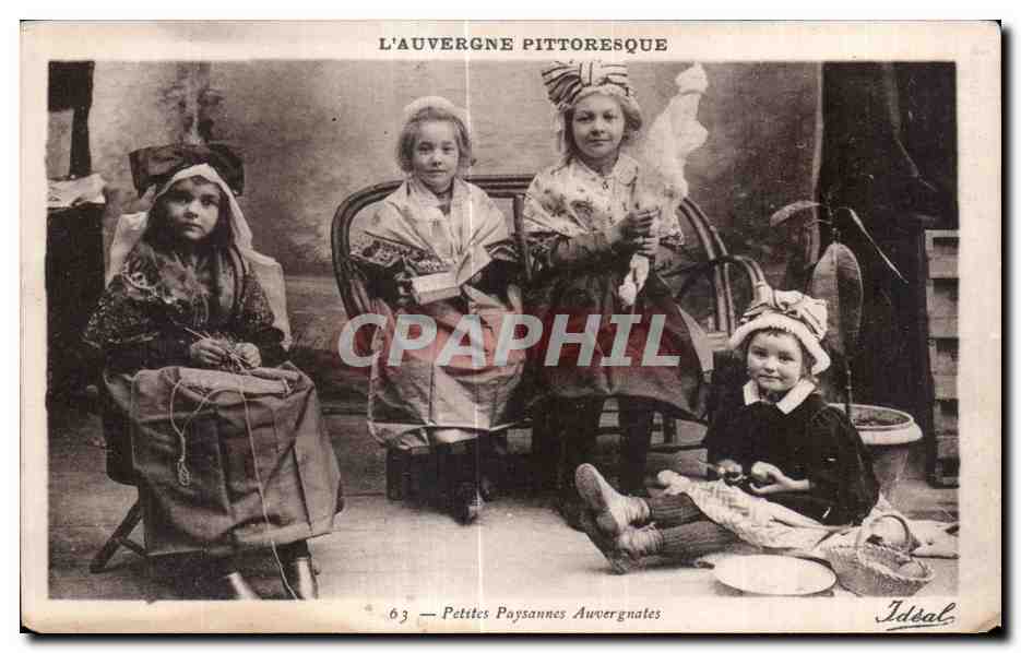 Petites Paysannes Auvergnates — L'Auvergne Pittoresque — Idéal